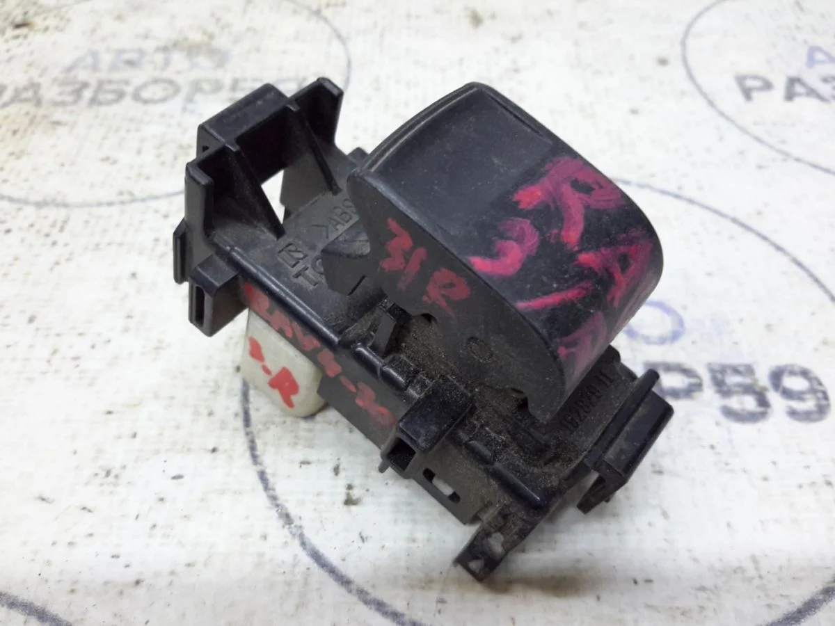 Кнопка стеклоподъемника Toyota RAV4 III рестайлинг (2009—2016)