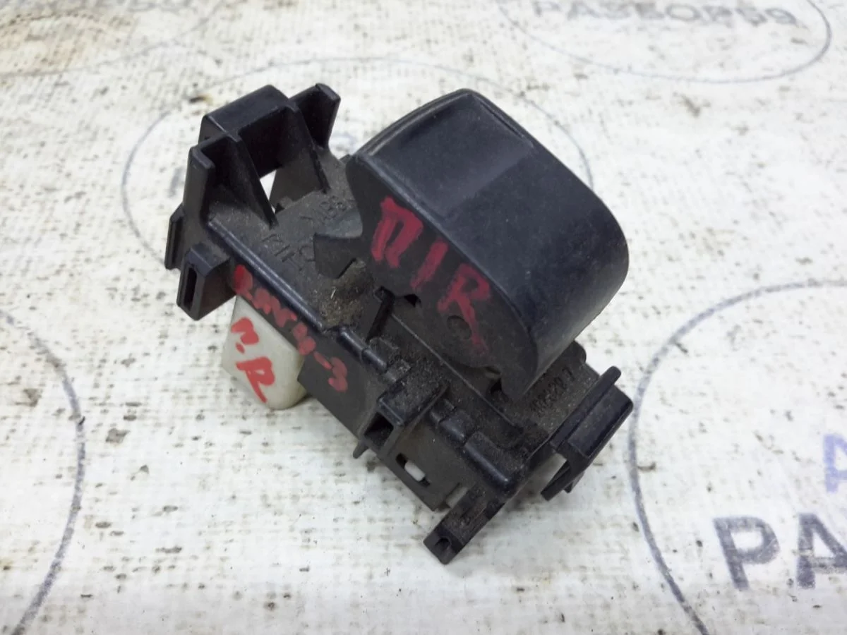 Кнопка стеклоподъемника Toyota RAV4 III рестайлинг (2009—2016)