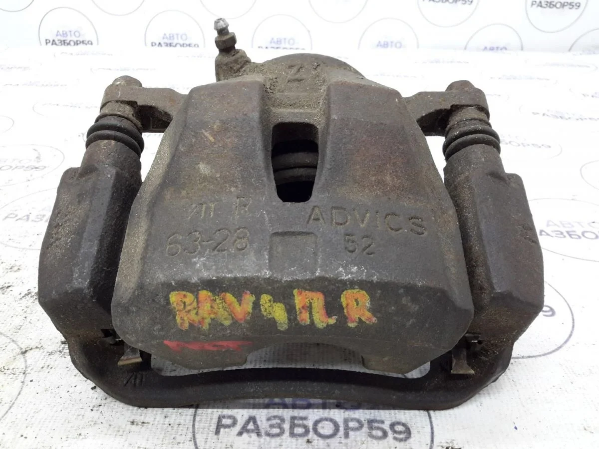 Суппорт передний правый Toyota RAV4 III рестайлинг (2009—2016)