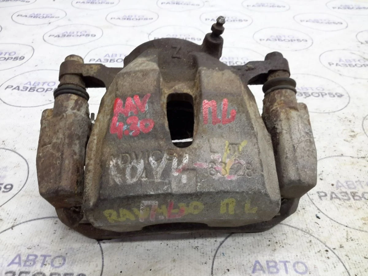 Суппорт передний левый Toyota RAV4 III рестайлинг (2009—2016)