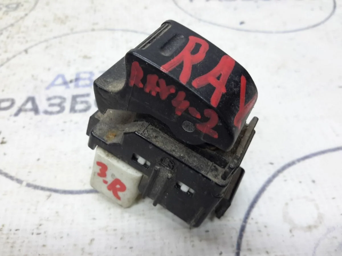 Кнопка стеклоподъемника Toyota RAV4 II (2000—2003)