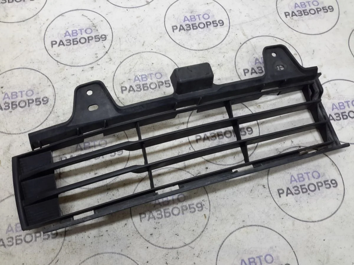 Решетка переднего бампера Toyota Land Cruiser 200 (2007—2012)