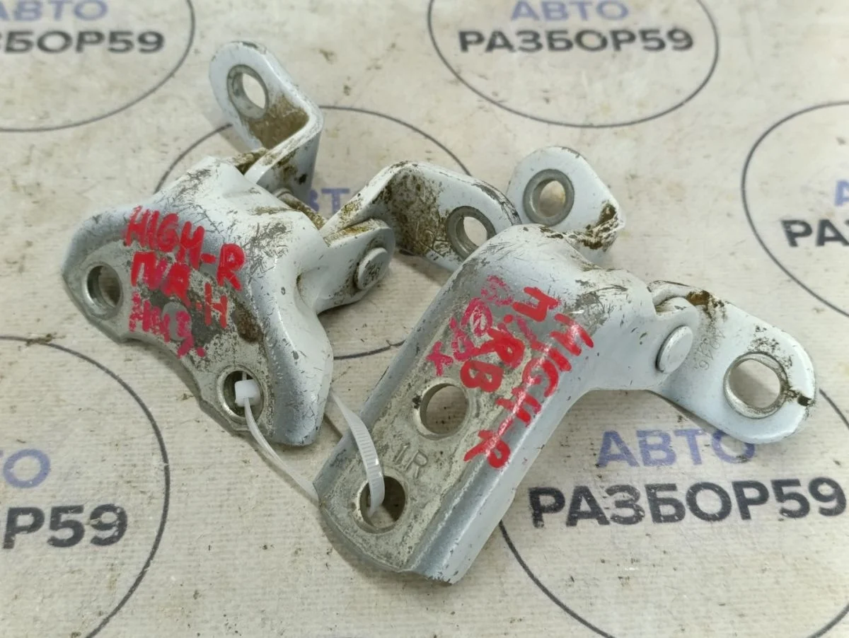 Петля двери Toyota Highlander II (2007—2010)