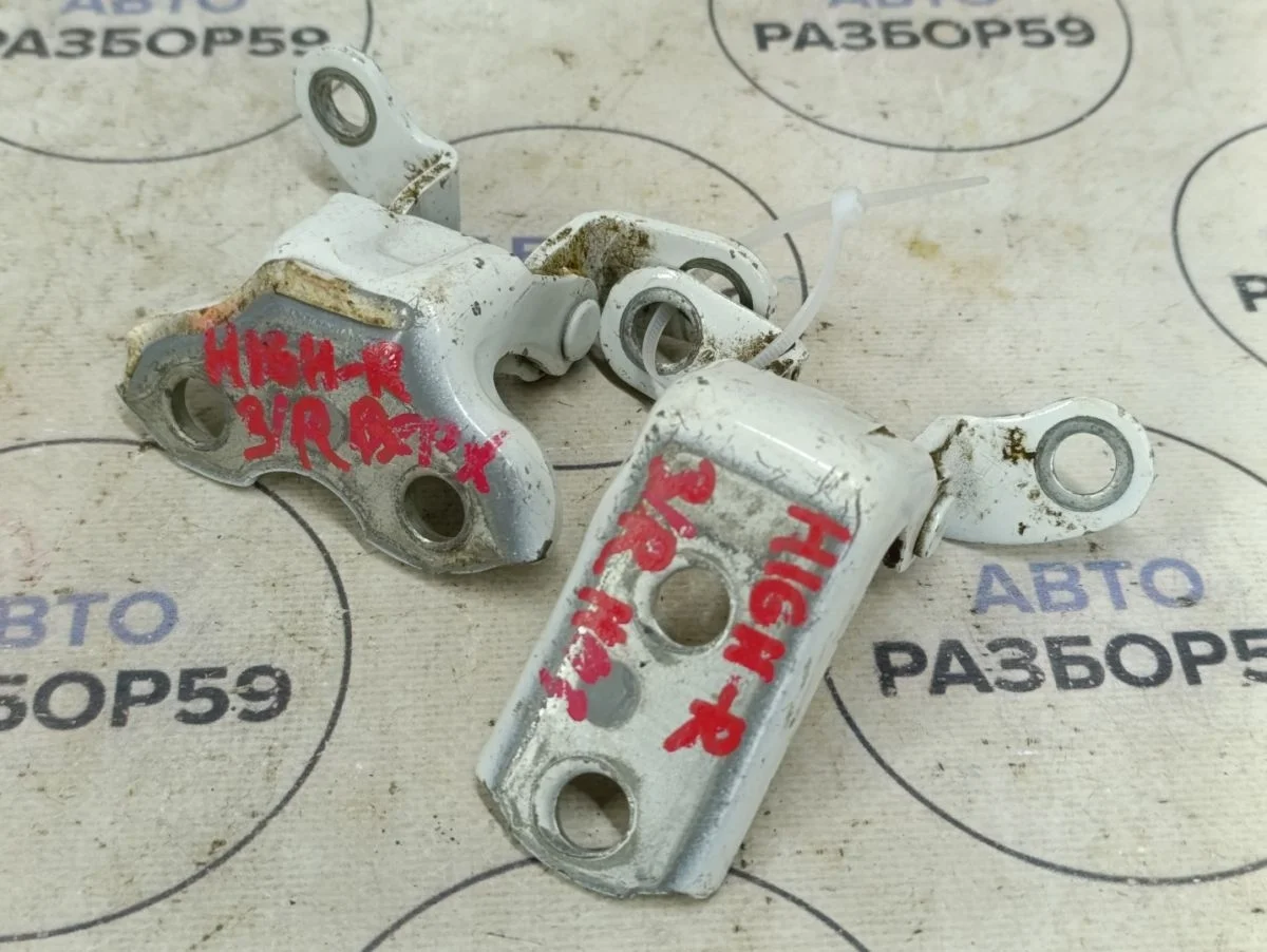 Петля двери Toyota Highlander II (2007—2010)