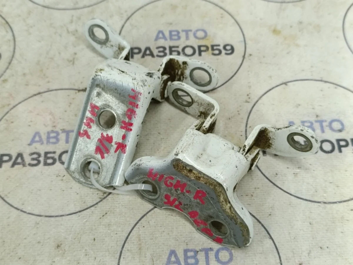 Петля двери Toyota Highlander II (2007—2010)