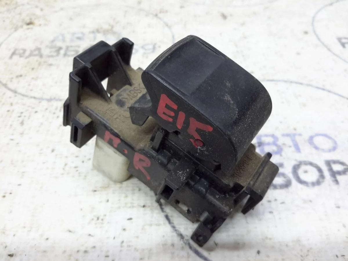 Кнопка стеклоподъемника Toyota Corolla X (2006—2010)