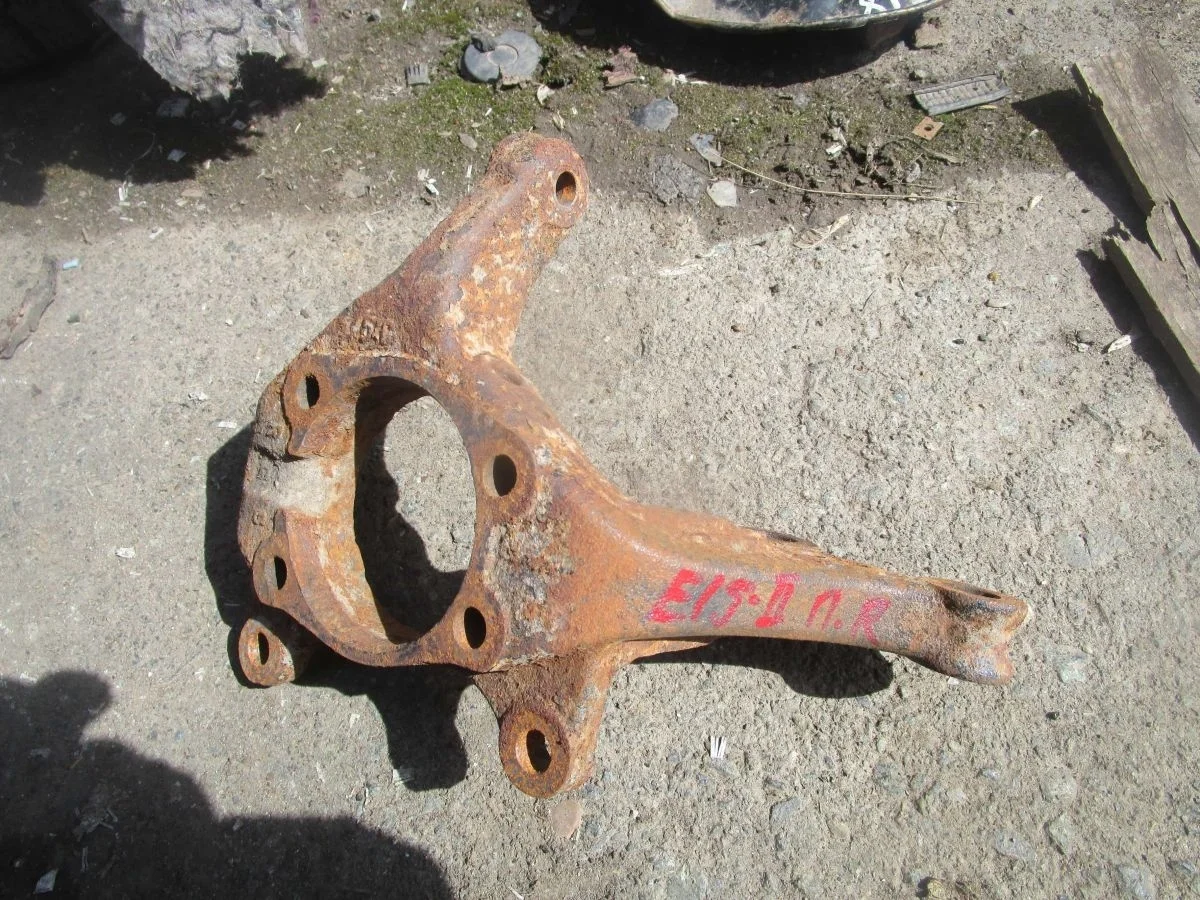 Кулак правый Toyota Corolla X (2006—2010)