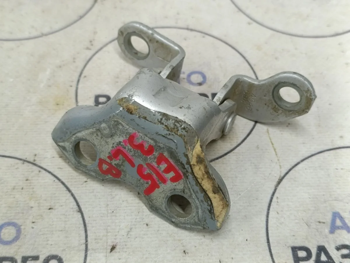 Петля двери Toyota Corolla X (2006—2010)