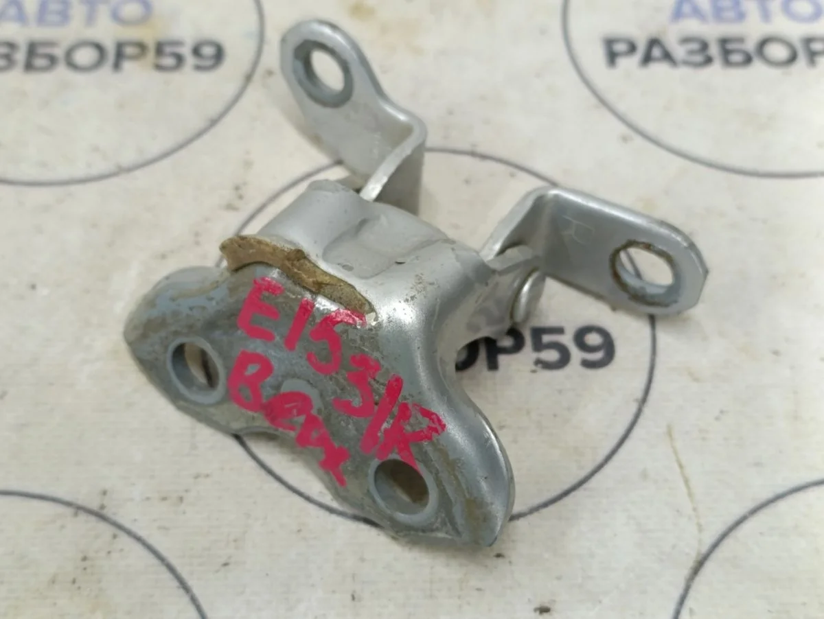 Петля двери Toyota Corolla X (2006—2010)