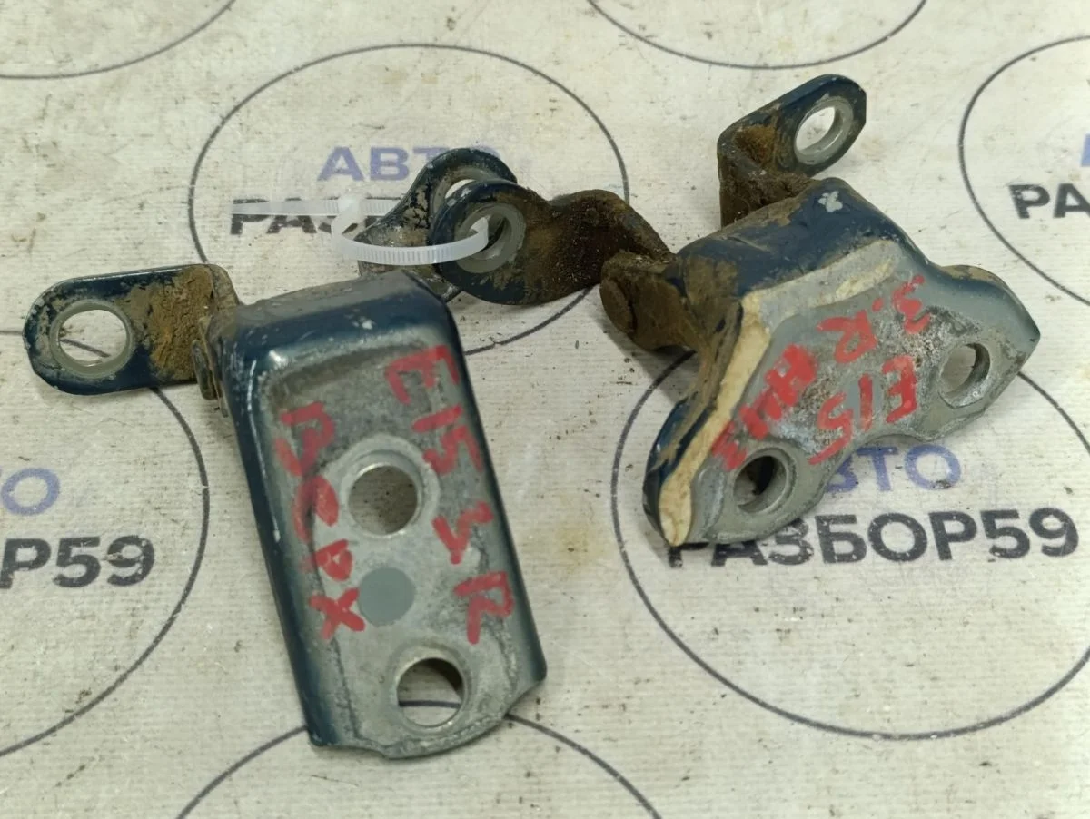 Петля двери Toyota Corolla X (2006—2010)