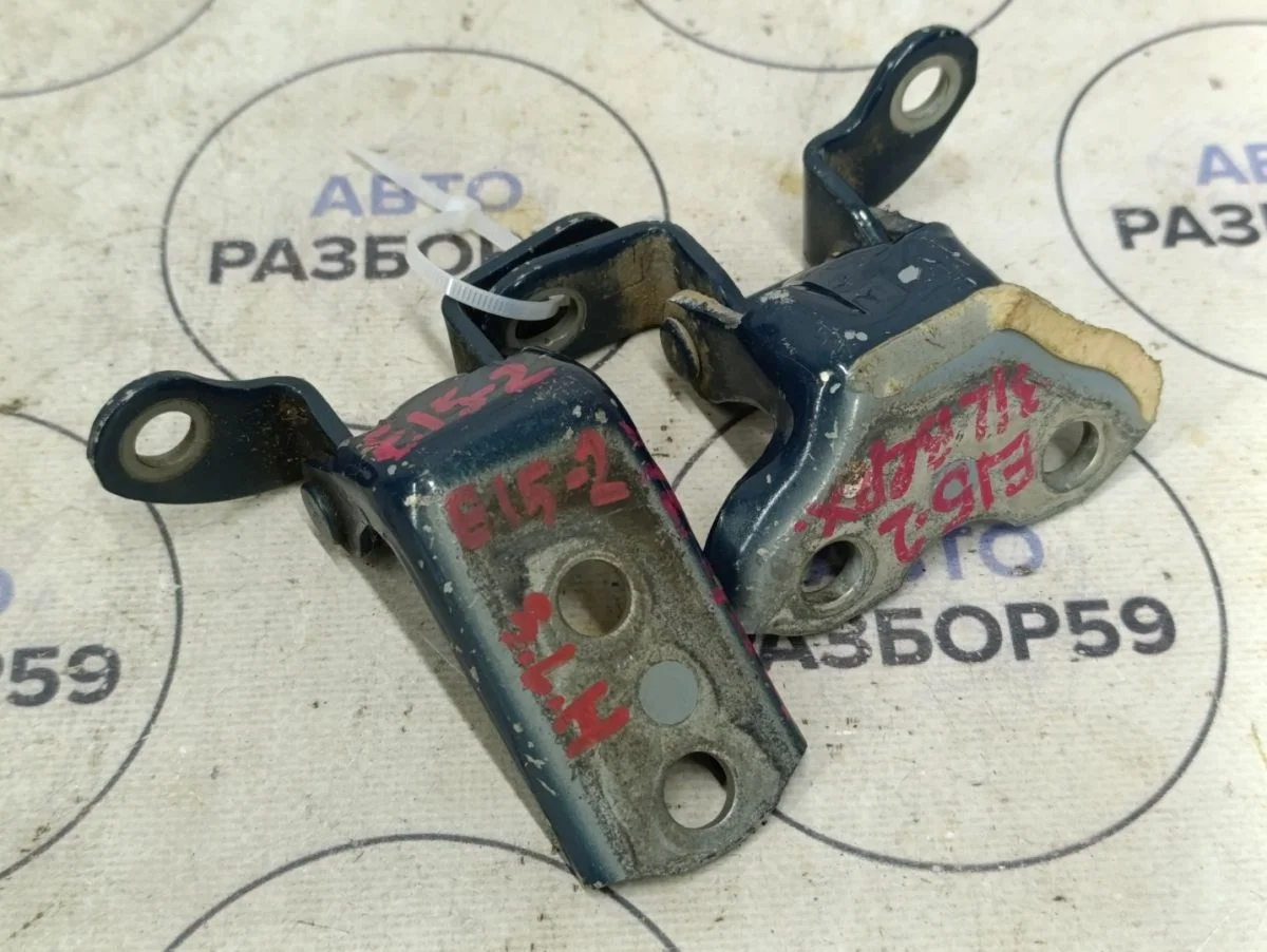 Петля двери Toyota Corolla X (2006—2010)