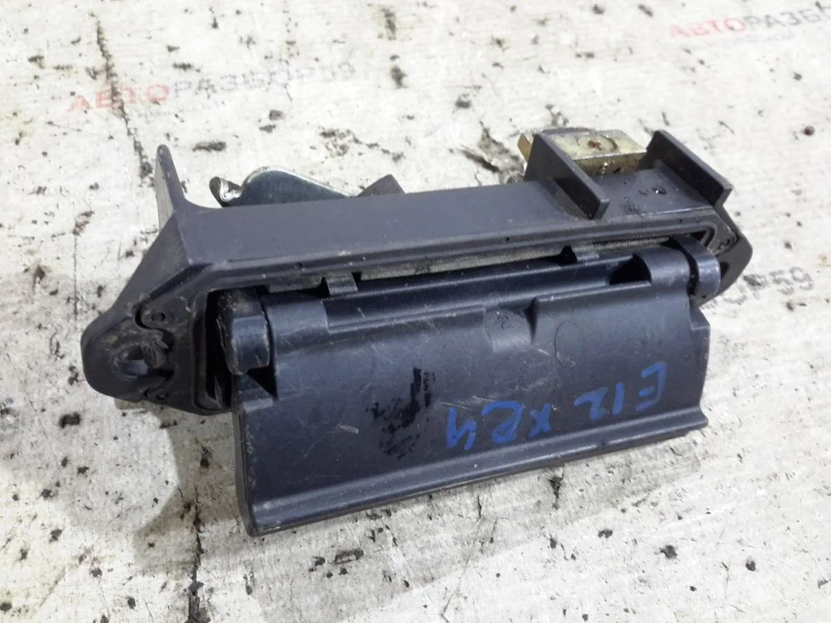 Ручка двери багажника Toyota Corolla IX (2000—2004)