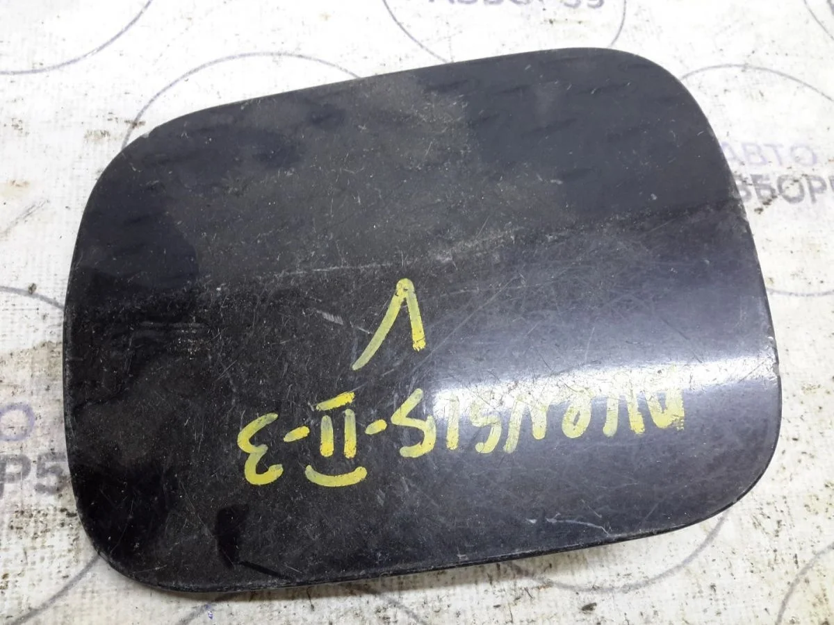 Лючок бензобака Toyota Avensis T250 (2003—2006)