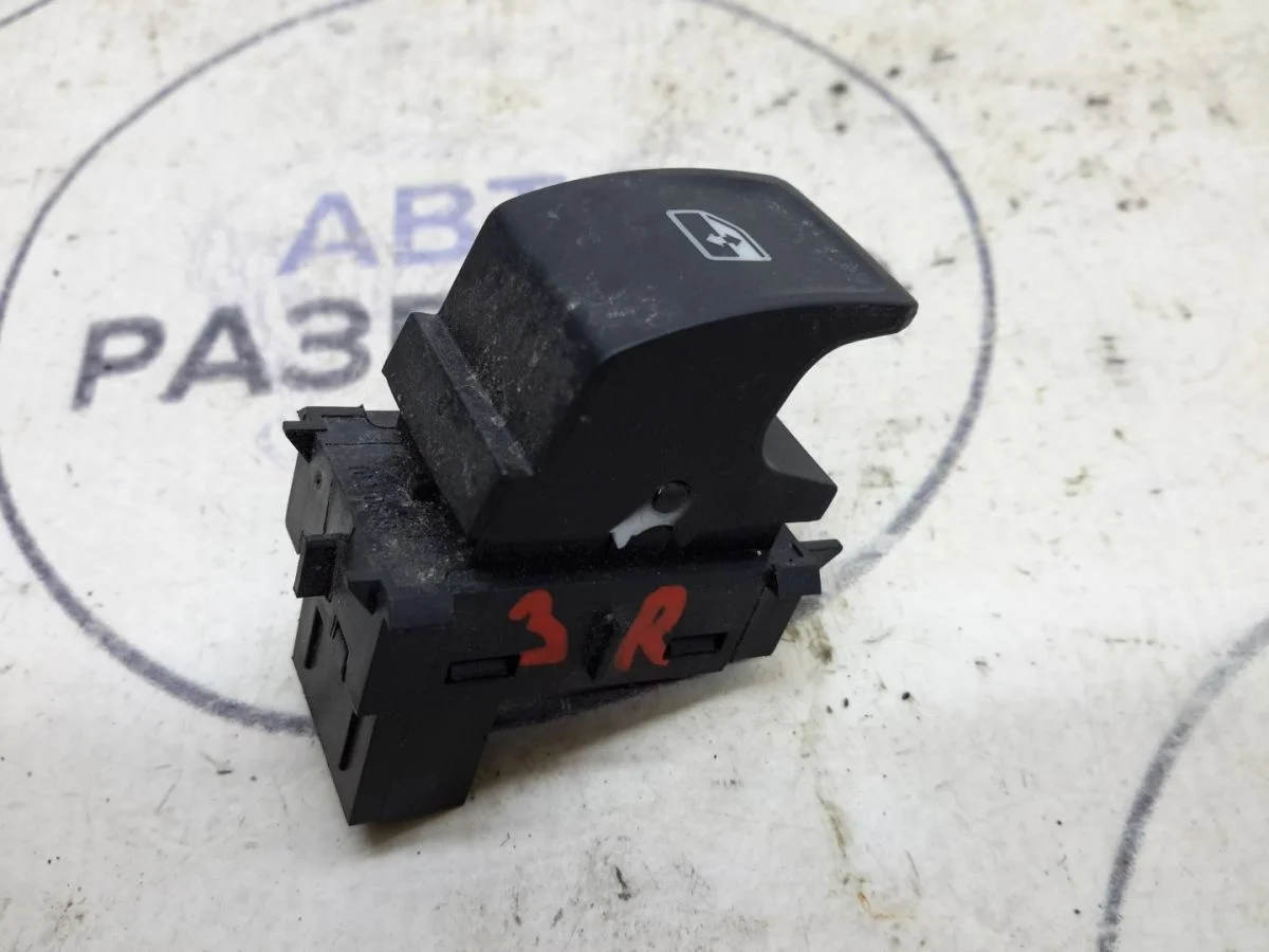 Кнопка стеклоподъемника Skoda Rapid II (2019—2025)