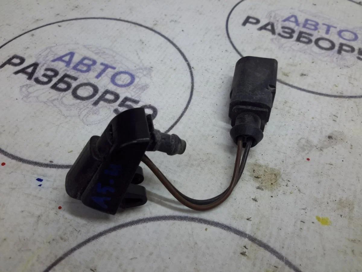 Форсунка омывателя стекла Skoda Octavia II (2004—2009)