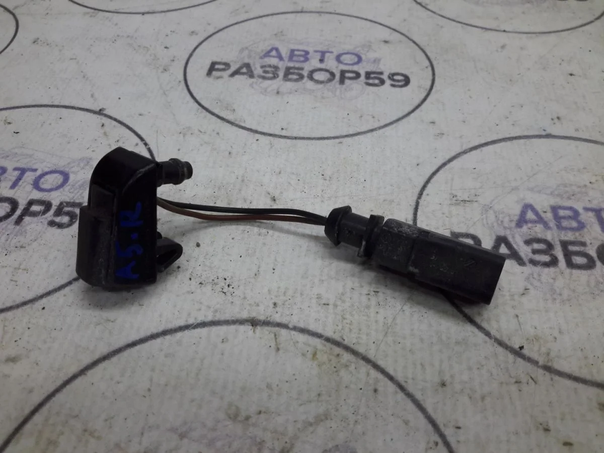 Форсунка омывателя стекла Skoda Octavia II (2004—2009)