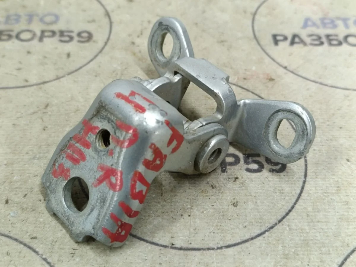 Петля двери Skoda Fabia II (2007—2010)