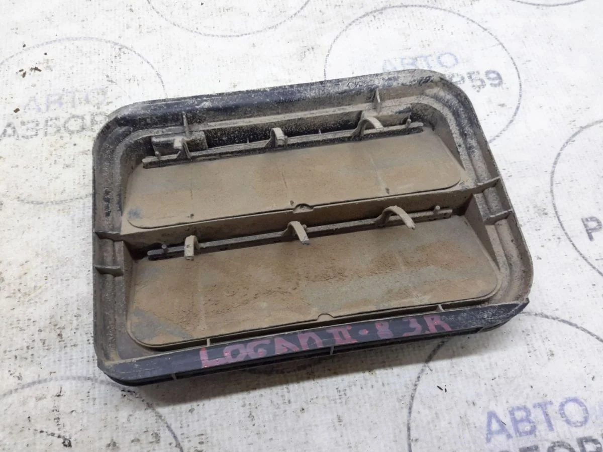 Решетка вентиляционная Renault Logan II (2012—2018)