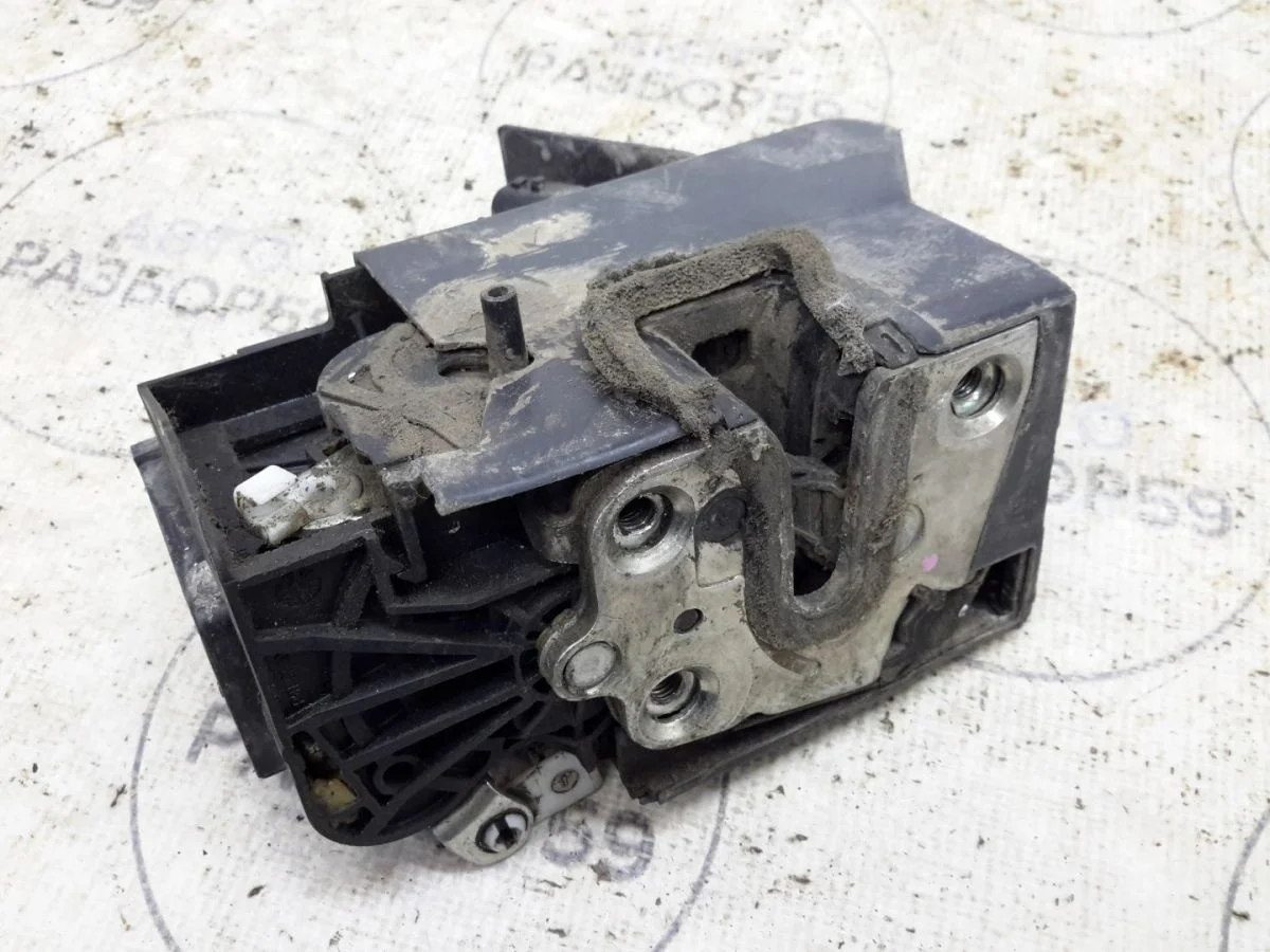 Замок задний правый Renault Logan II (2012—2018)