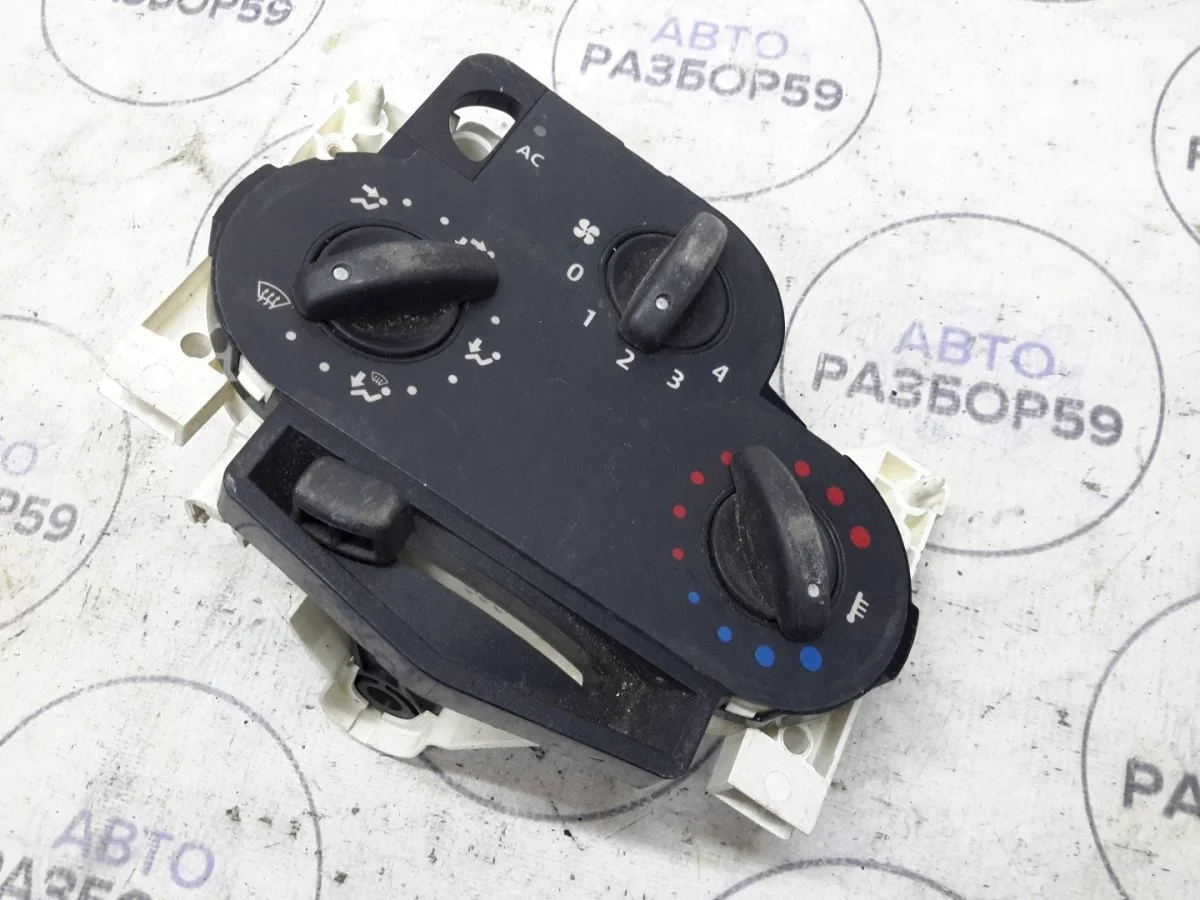 Блок управления отопителем Renault Logan I (2004—2009)