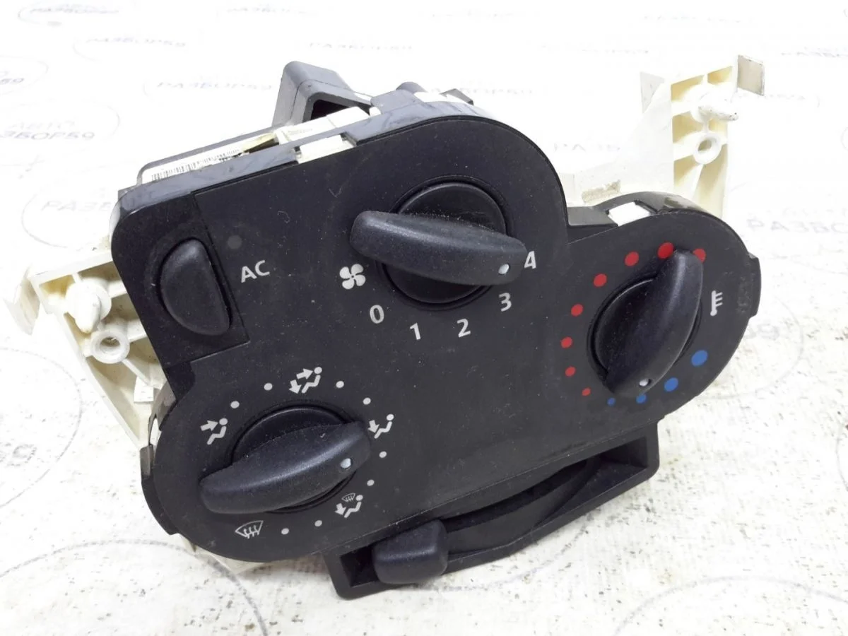 Блок управления отопителем Renault Logan I (2004—2009)