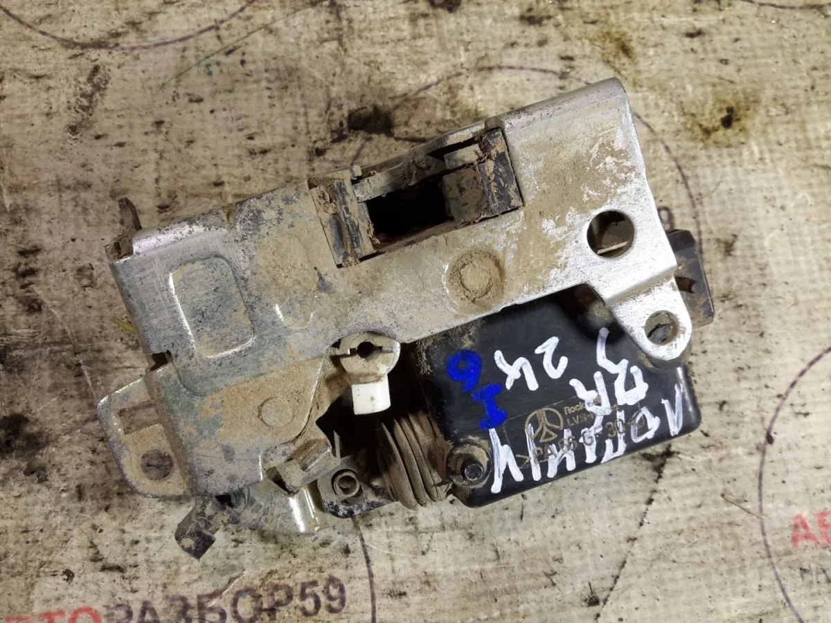 Замок задний правый Renault Logan I рестайлинг (2009—2015)