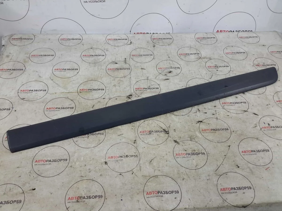 Молдинг двери передней правой Renault Kangoo II (2007—2013)