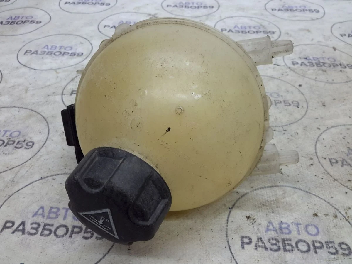 Бачок расширительный Peugeot 3008 I рестайлинг (2013—2016)