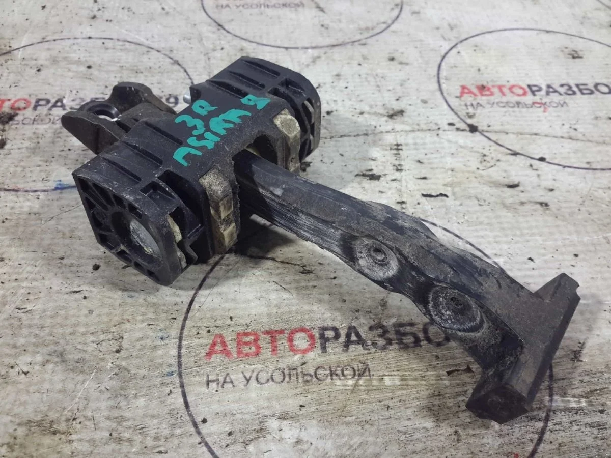 Ограничитель двери Opel Astra H рестайлинг (2006—2014)