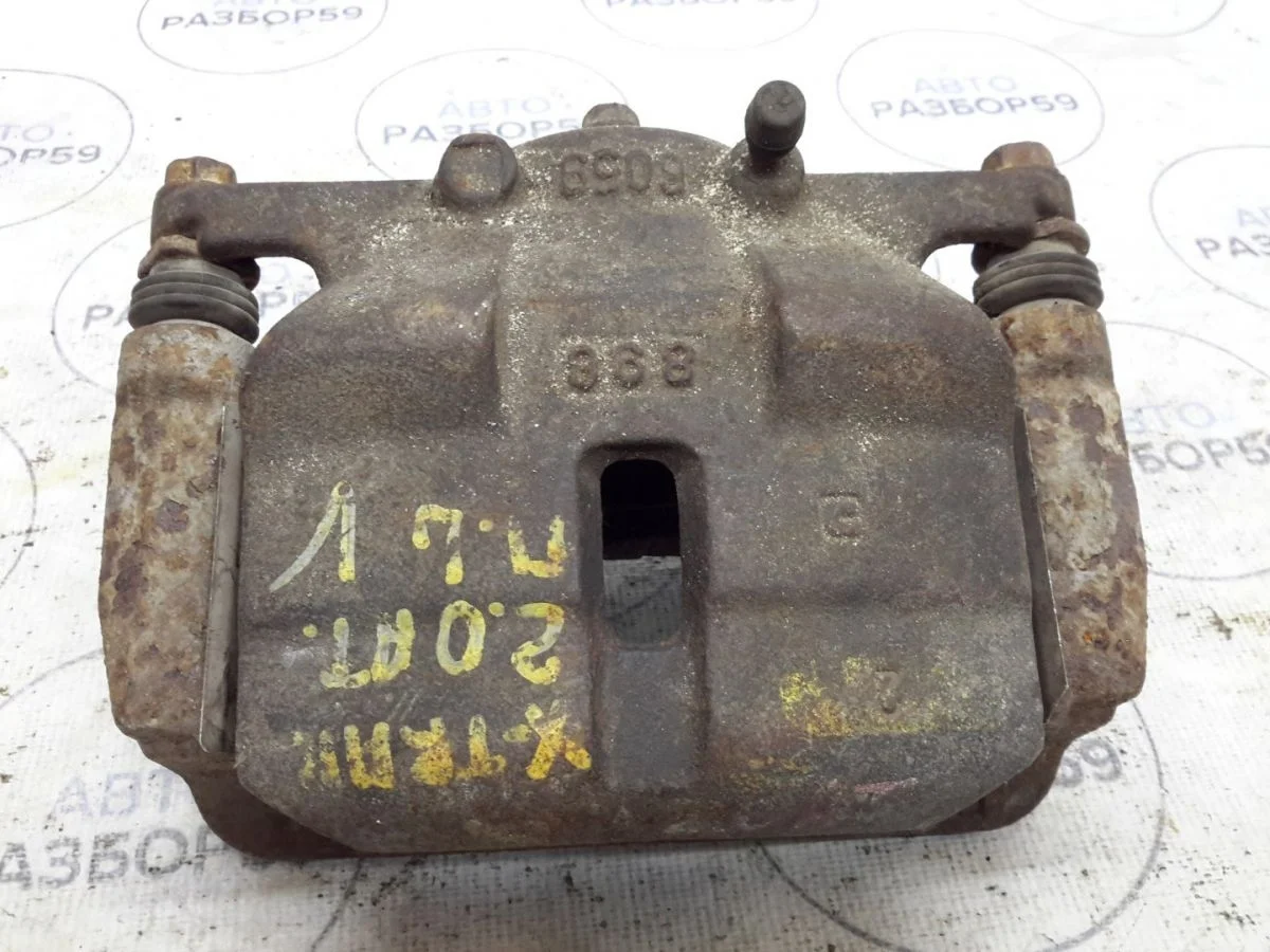 Суппорт передний левый Nissan X-Trail II (2007—2011)