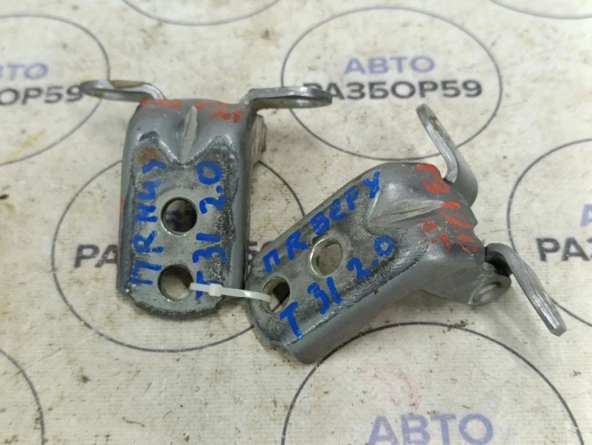 Петля двери Nissan X-Trail II (2007—2011)