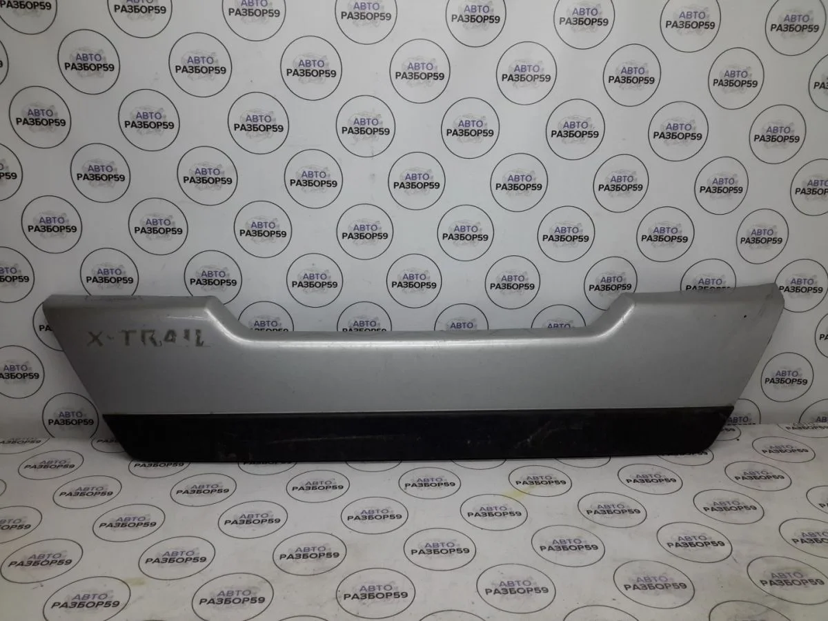 Накладка двери багажника Nissan X-Trail II (2007—2011)