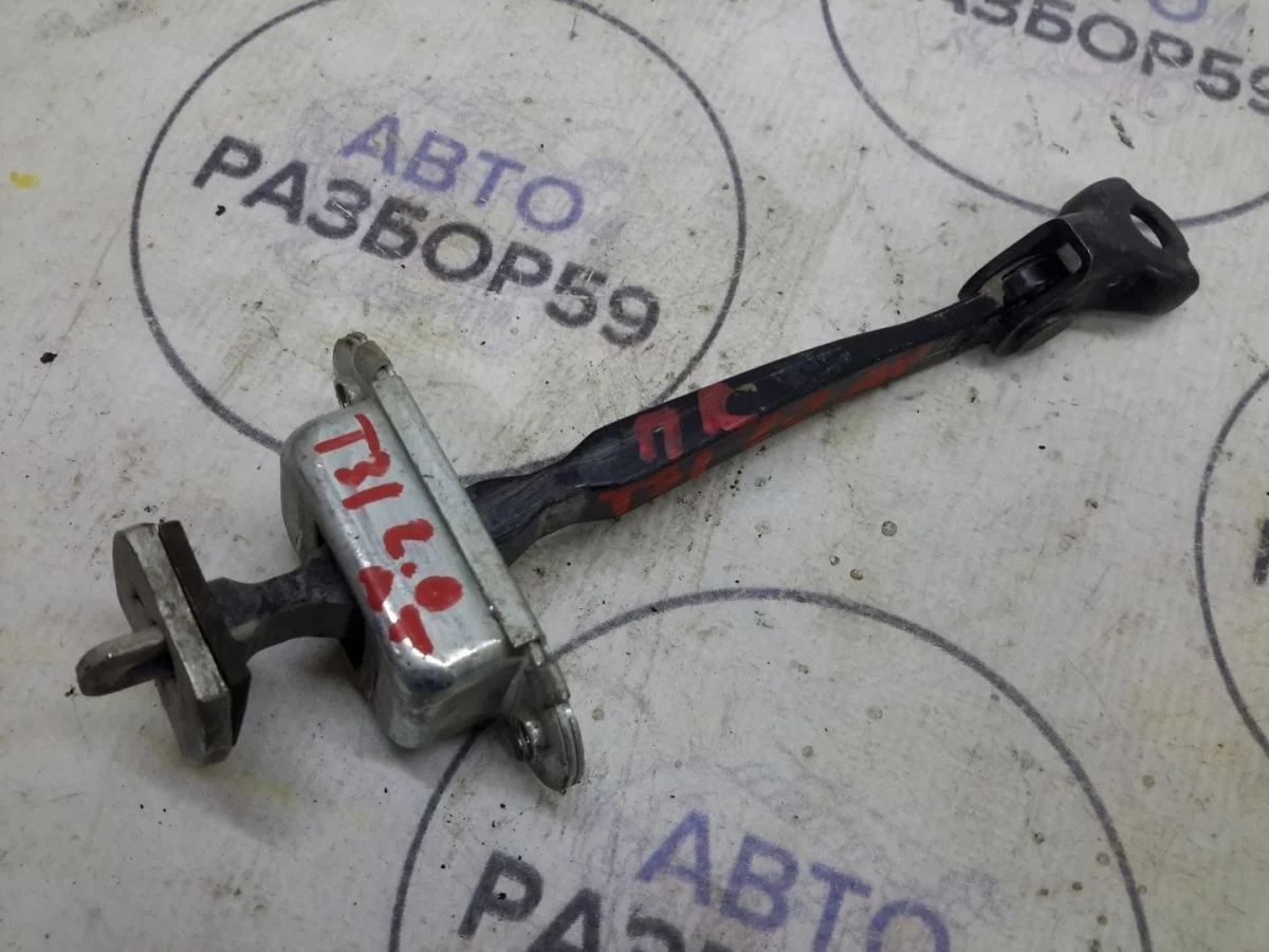 Ограничитель двери Nissan X-Trail II (2007—2011)