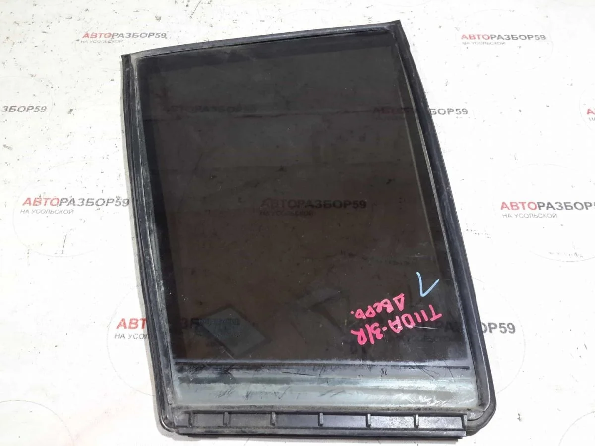 Форточка двери задней правой Nissan Tiida C11 (2004—2012)