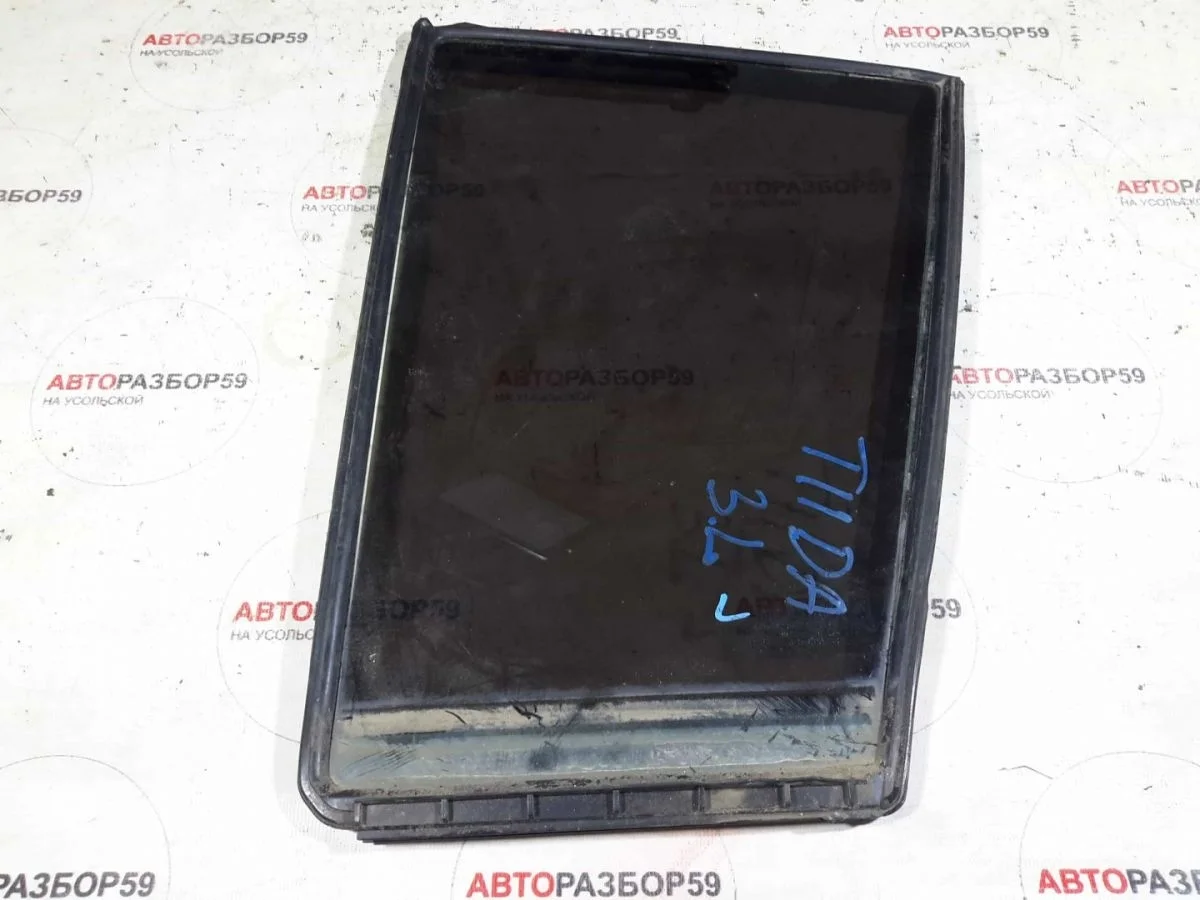 Форточка двери задней левой Nissan Tiida C11 (2004—2012)