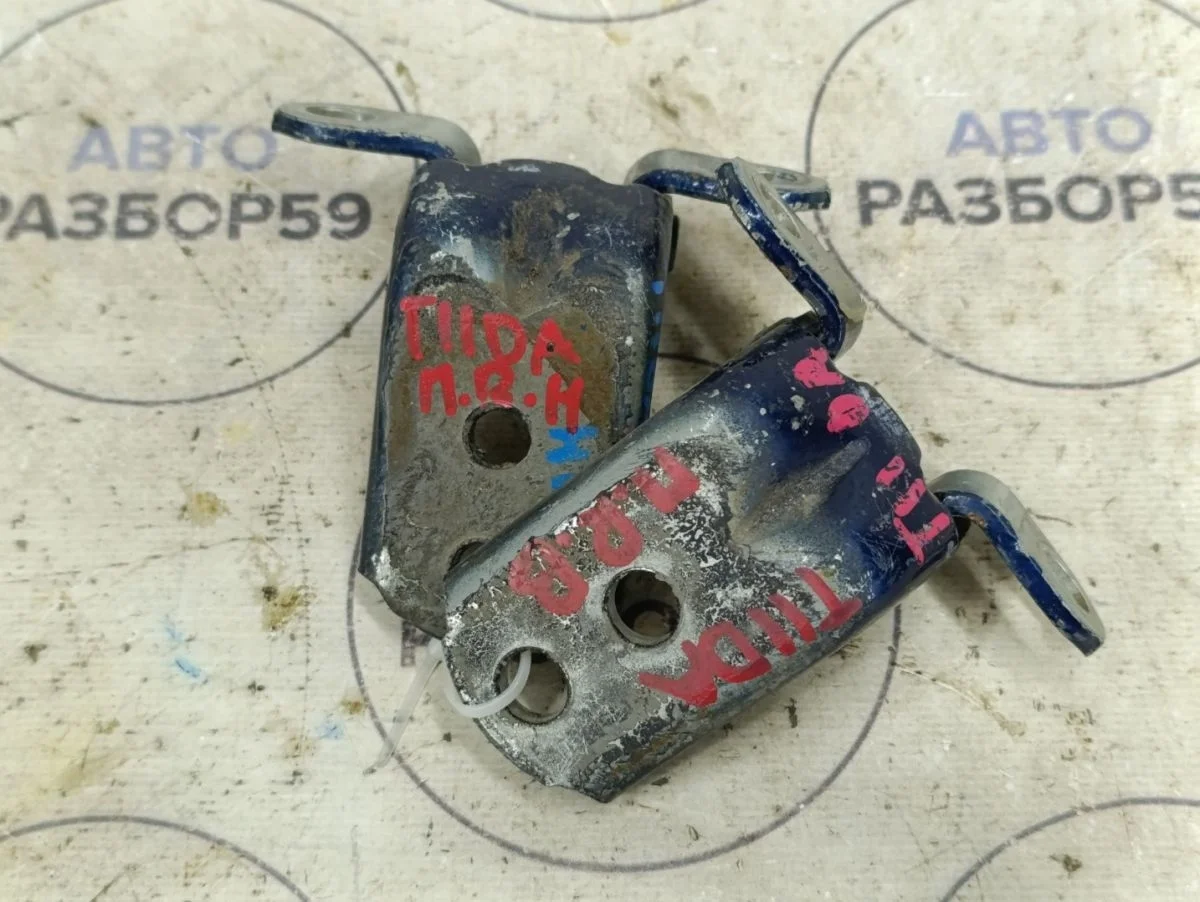 Петля двери Nissan Tiida C11 (2004—2012)