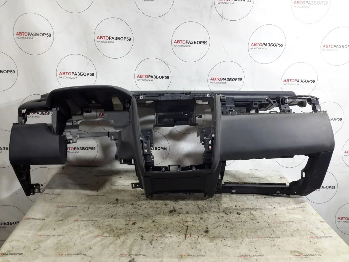 Торпедо Nissan Tiida C11 (2004—2012)