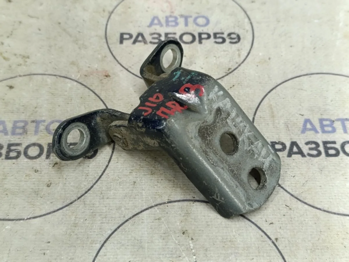 Петля двери Nissan Qashqai I (2006—2010)