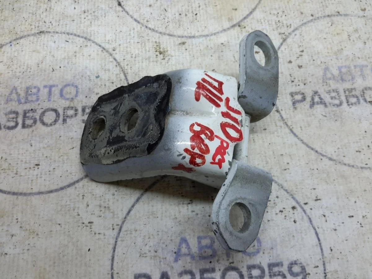 Петля двери Nissan Qashqai I (2006—2010)