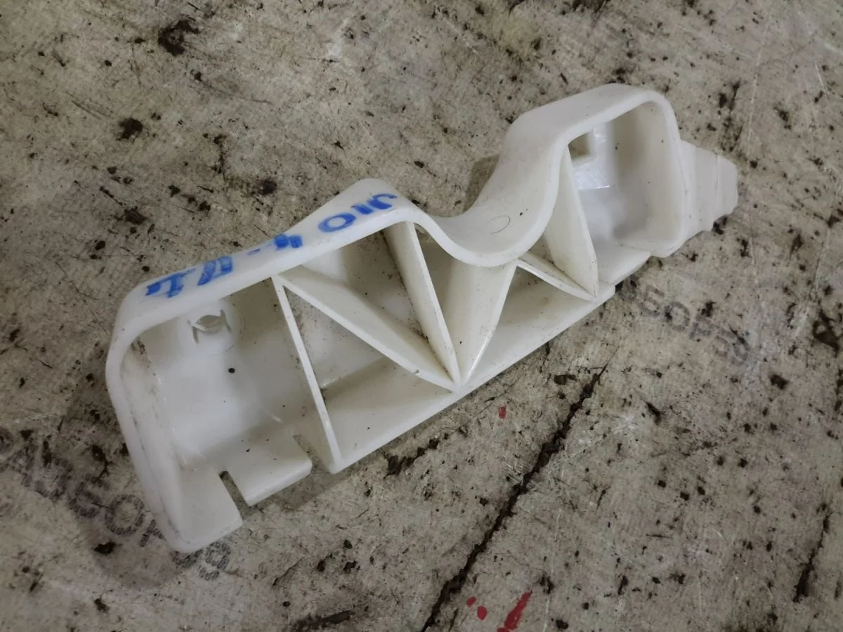 Кронштейн переднего бампера Nissan Qashqai I (2006—2010)