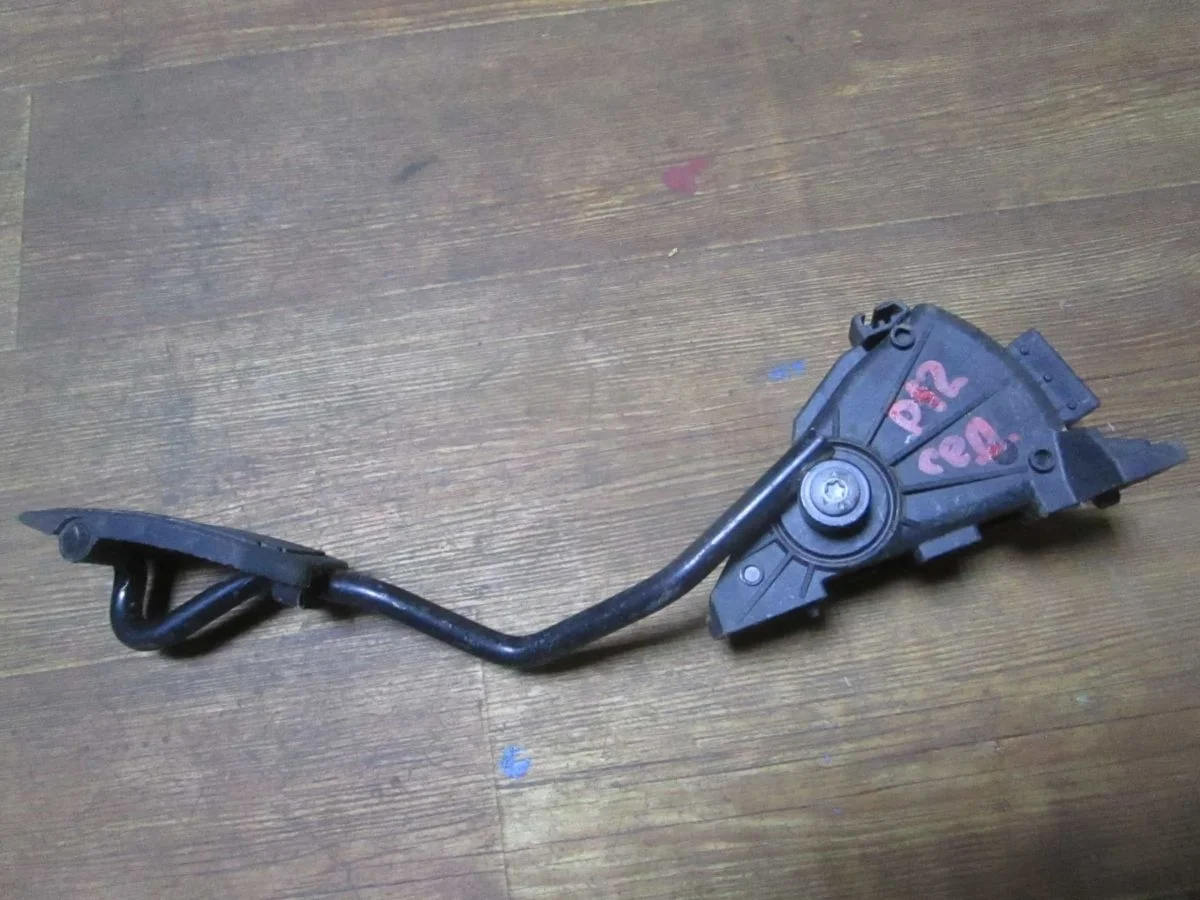 Педаль газа Nissan Primera P11 рестайлинг (1999—2002)