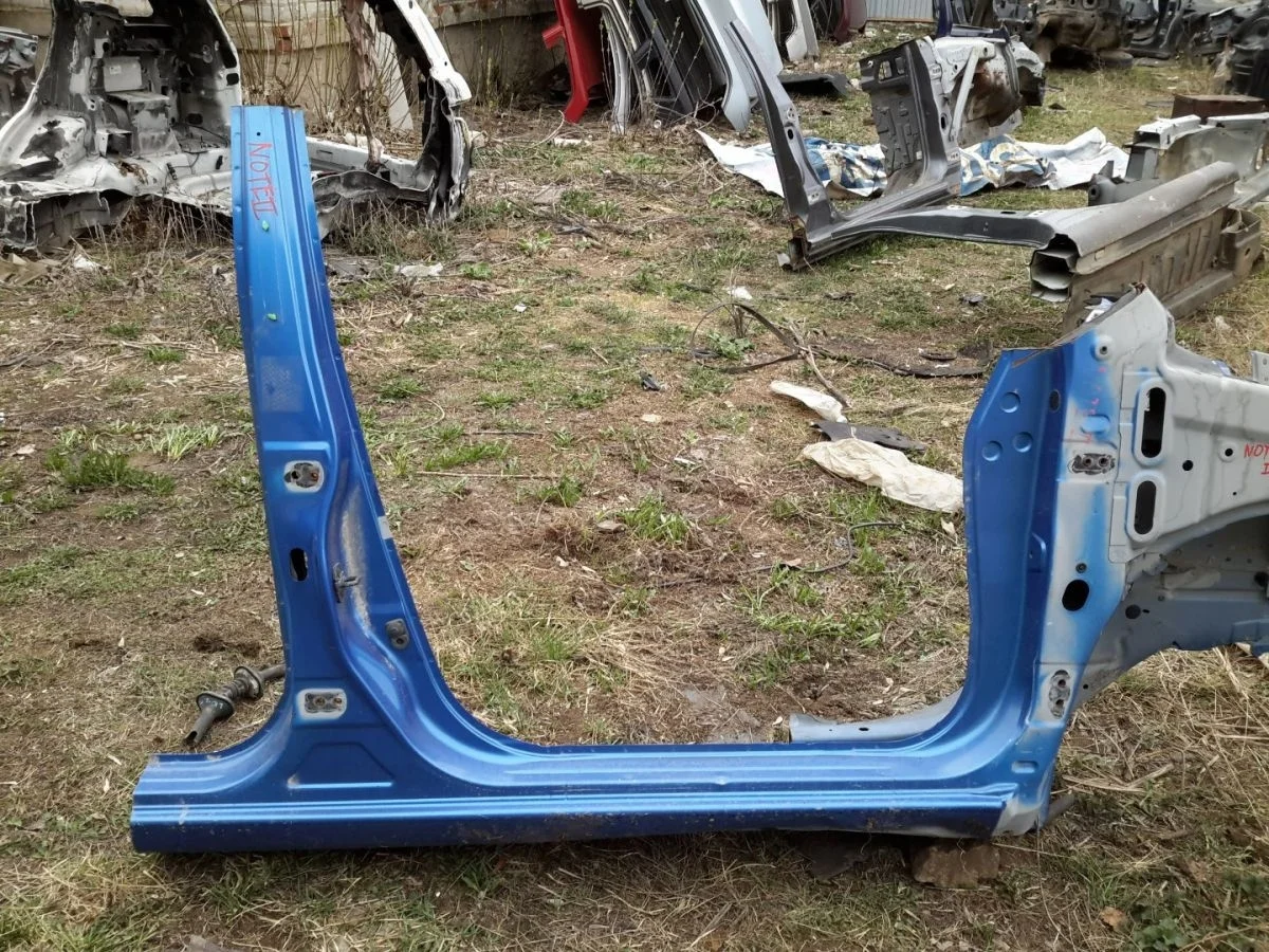 Порог правый Nissan Note E11 рестайлинг (2008—2013)