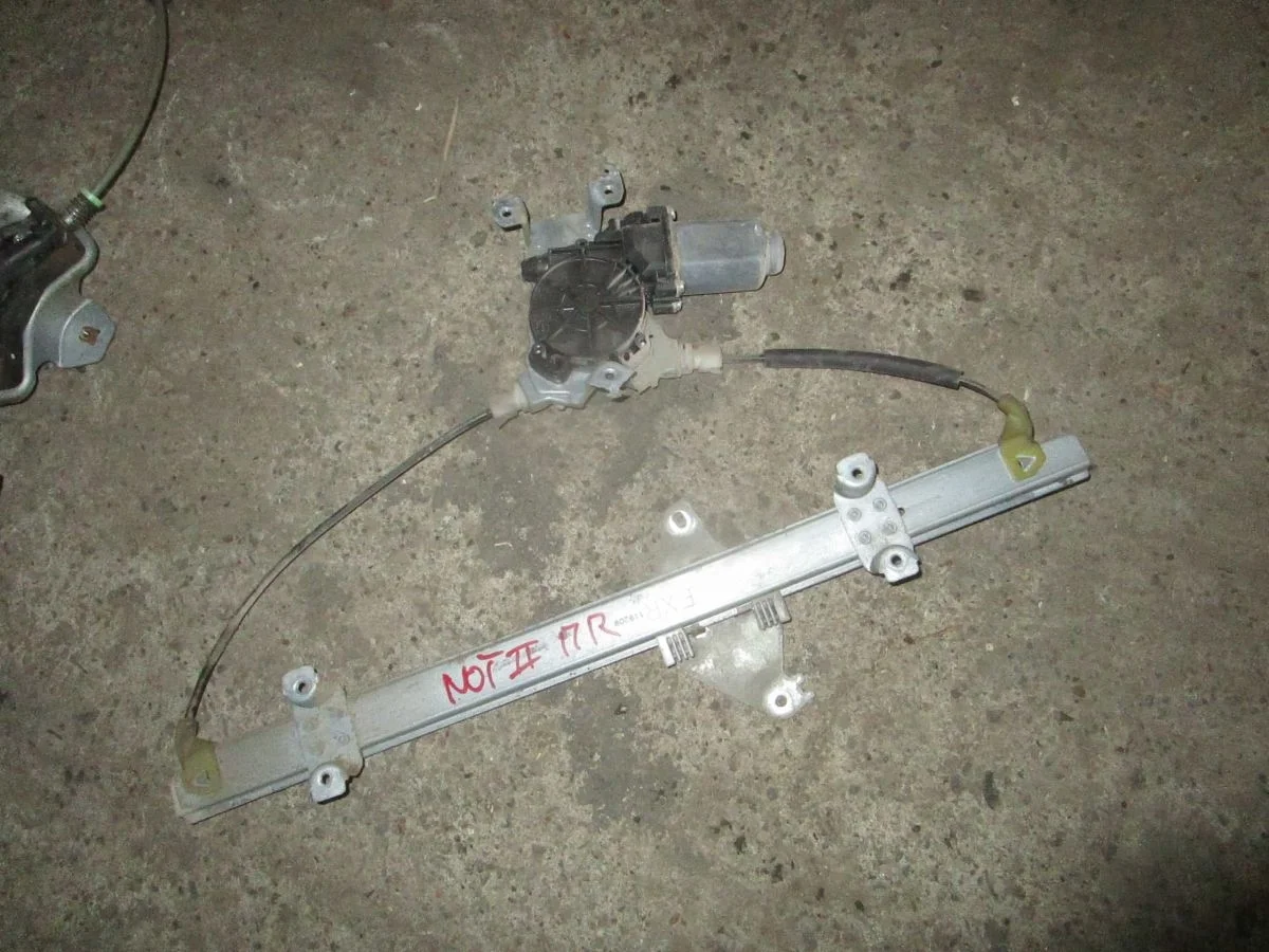 Стеклоподъемник передний правый Nissan Note E11 рестайлинг (2008—2013)
