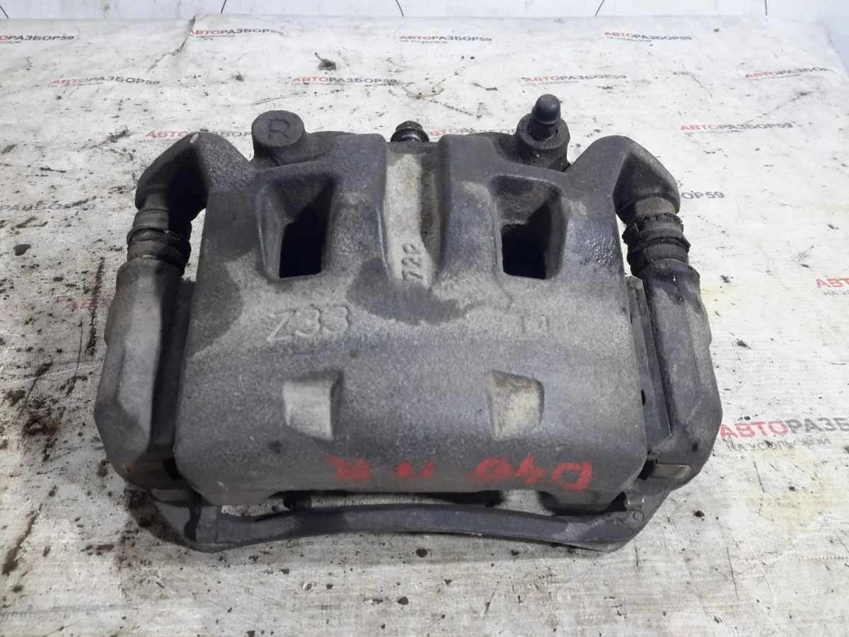 Суппорт передний правый Nissan Navara D40 (2004—2010)