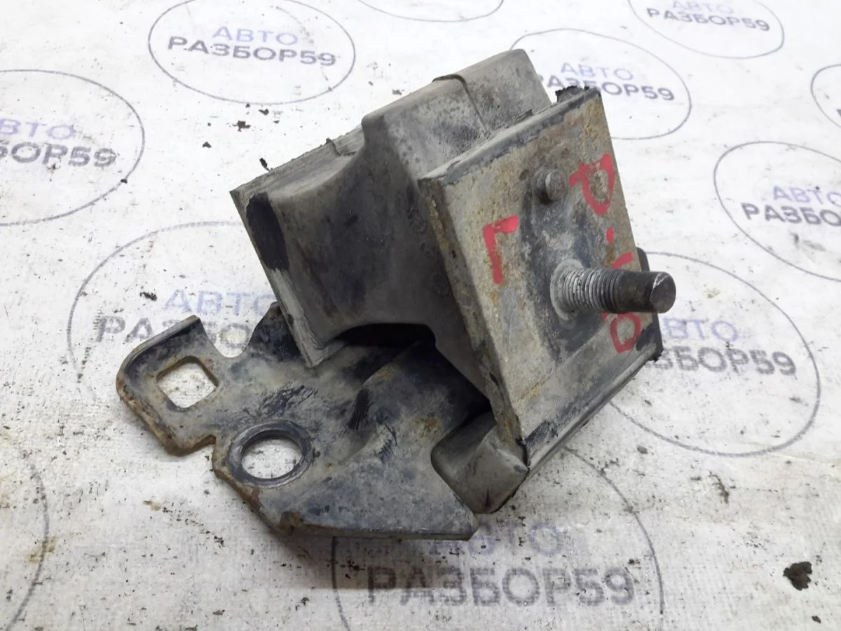 Опора двигателя Nissan Navara D40 (2004—2010)