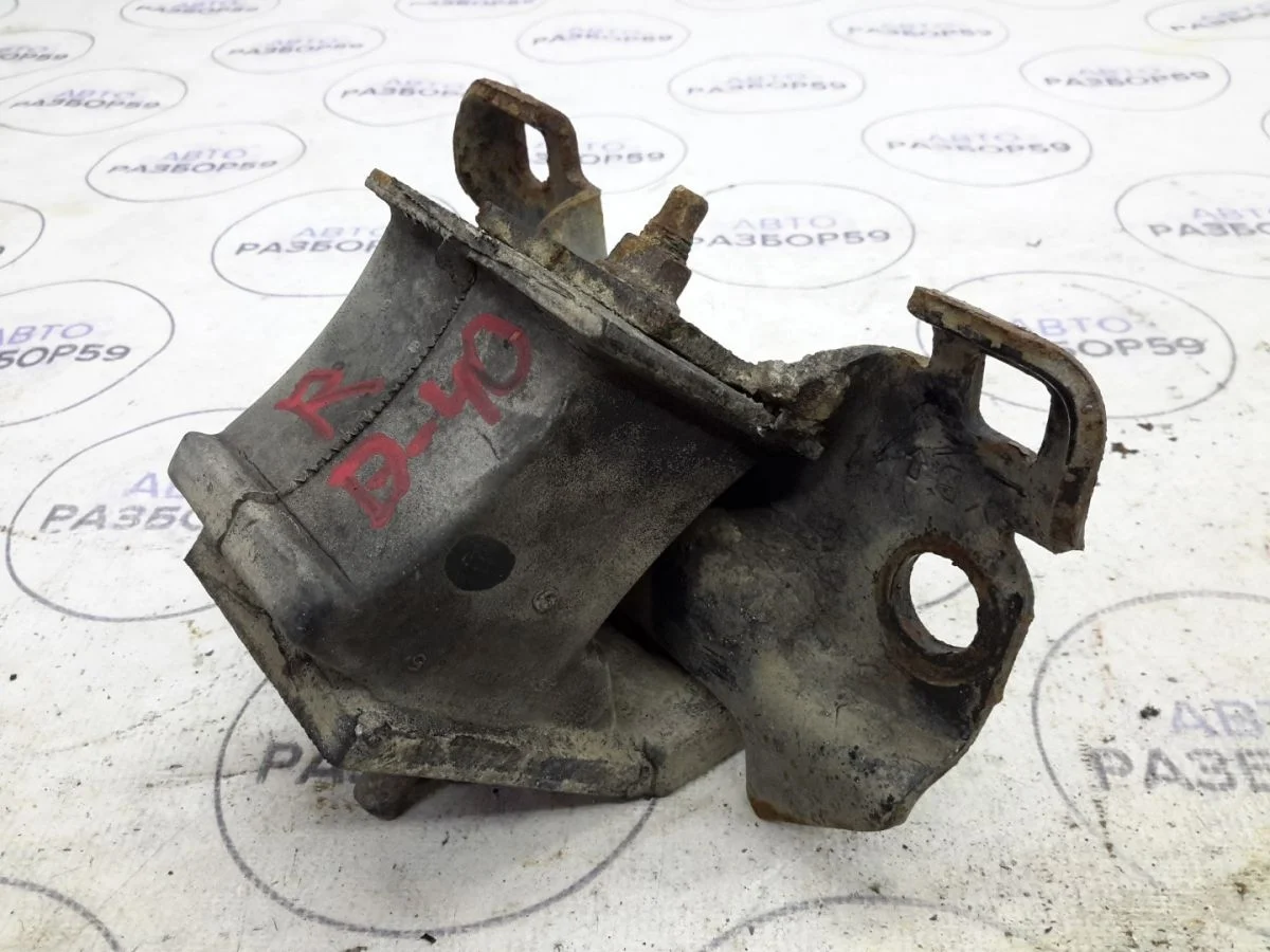 Опора двигателя Nissan Navara D40 (2004—2010)