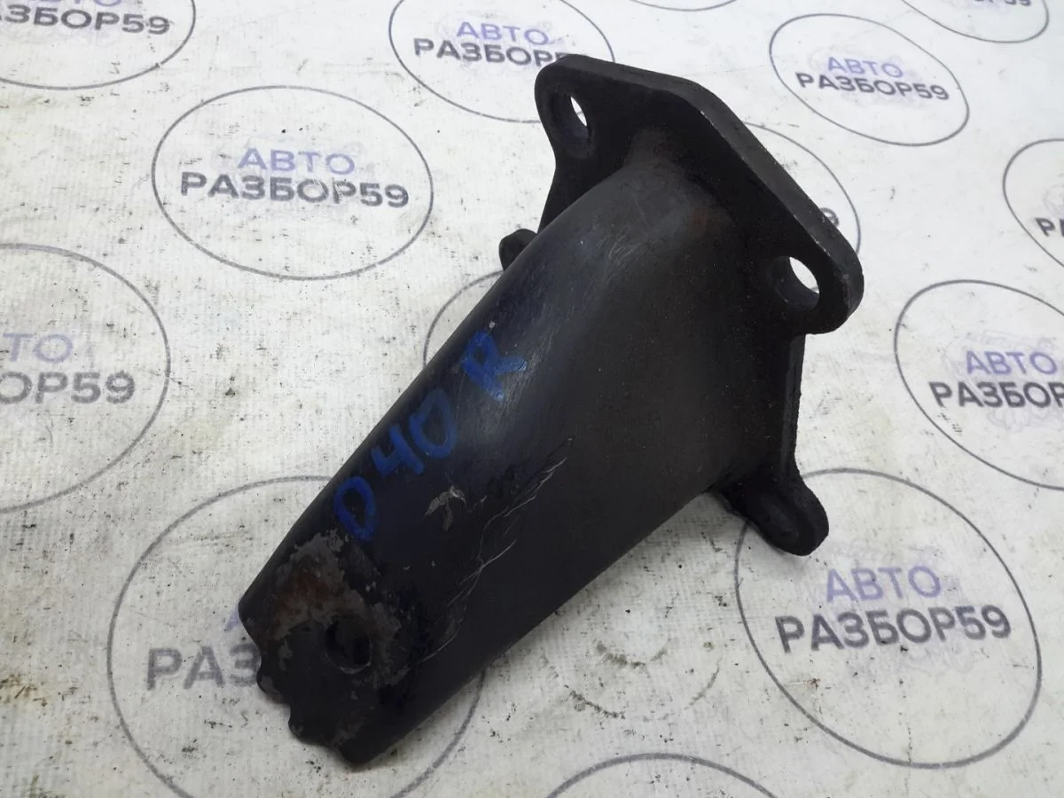 Кронштейн двигателя правый Nissan Navara D40 (2004—2010)