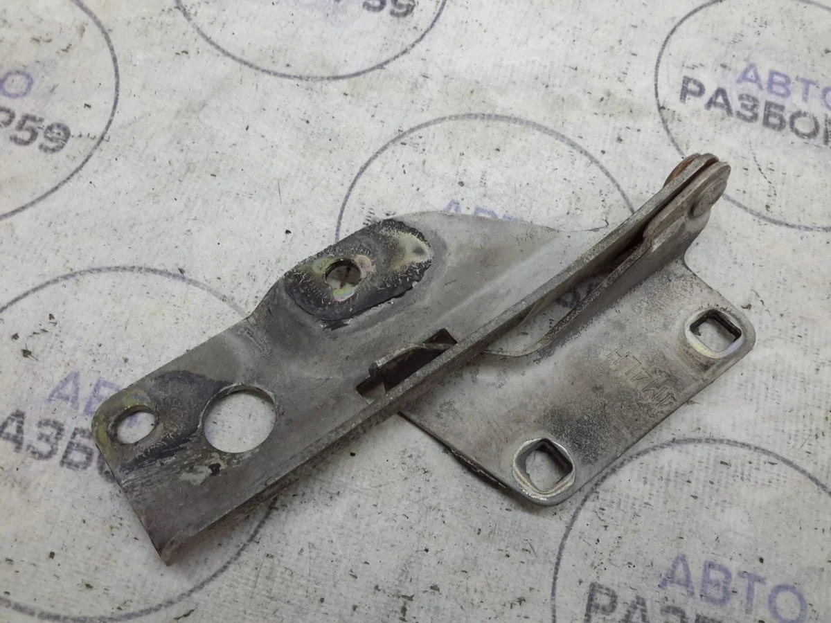 Петля капота Nissan Navara D40 (2004—2010)