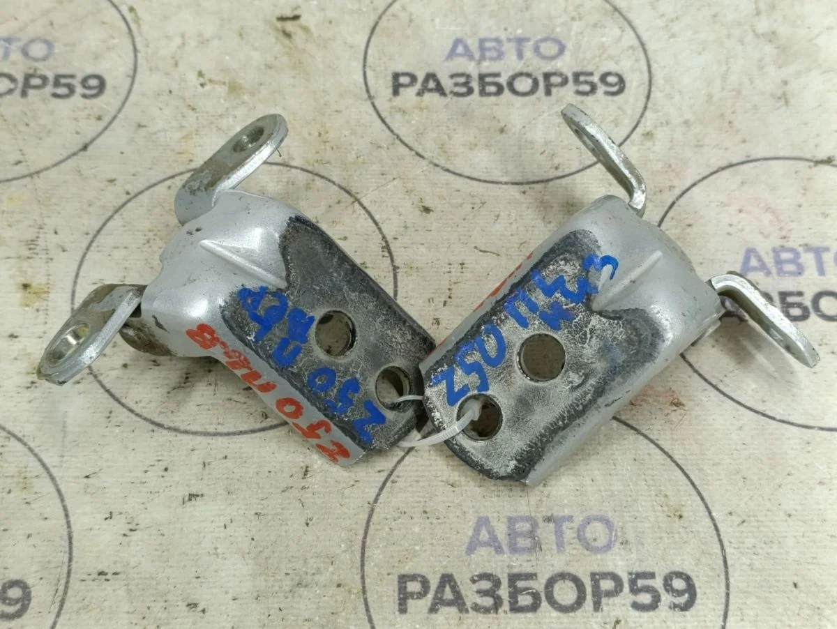 Петля двери Nissan Murano Z50 (2002—2008)