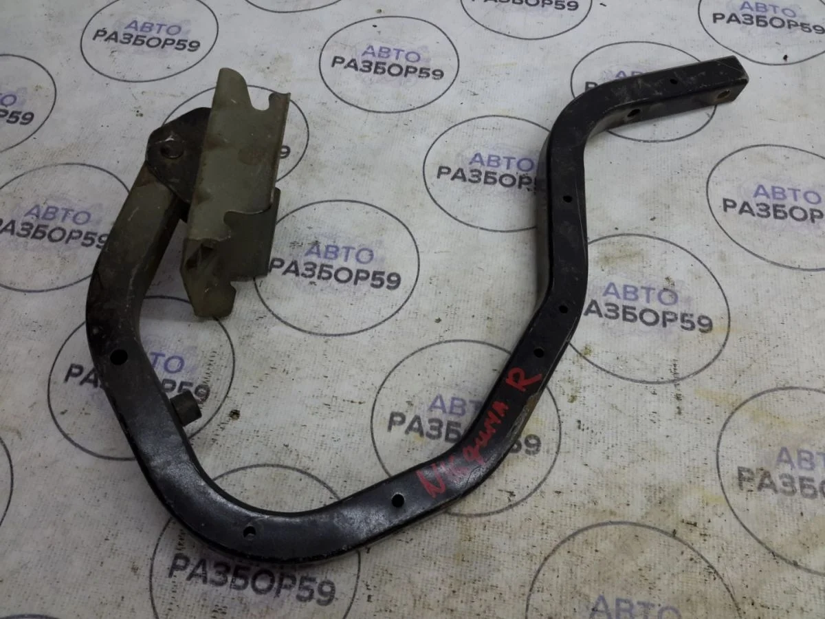 Петля багажника Nissan Almera N16 (2000—2003)